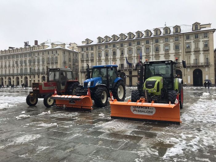 Meteo, domani arriva la neve: i mezzi spandisale sono già pronti a intervenire Meteo, domani arriva la neve: i mezzi spandisale sono già pronti a intervenire