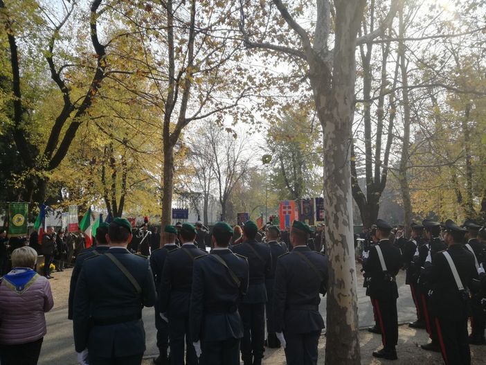 Le forze armate di Torino ricordano i propri defunti