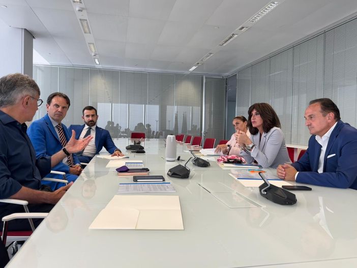 Innovazione, la ministra Bernini in visita a Fondazione Ai4Industry