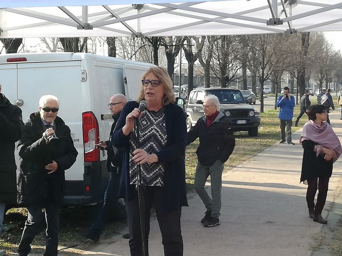 Fiom alla Porta 2 di Mirafiori: "Basta con la gestione del declino: non vogliamo diventare cassintegrati di professione" (VIDEO) Fiom alla Porta 2 di Mirafiori: "Basta con la gestione del declino: non vogliamo diventare cassintegrati di professione" (VIDEO)
