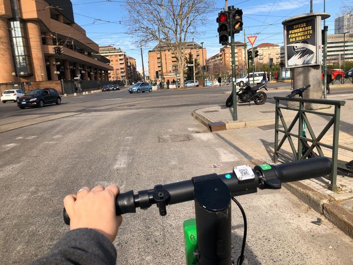 Il Coronavirus cambia le regole della mobilità condivisa: bici, auto e monopattini guardano alla ripartenza Il Coronavirus cambia le regole della mobilità condivisa: bici, auto e monopattini guardano alla ripartenza