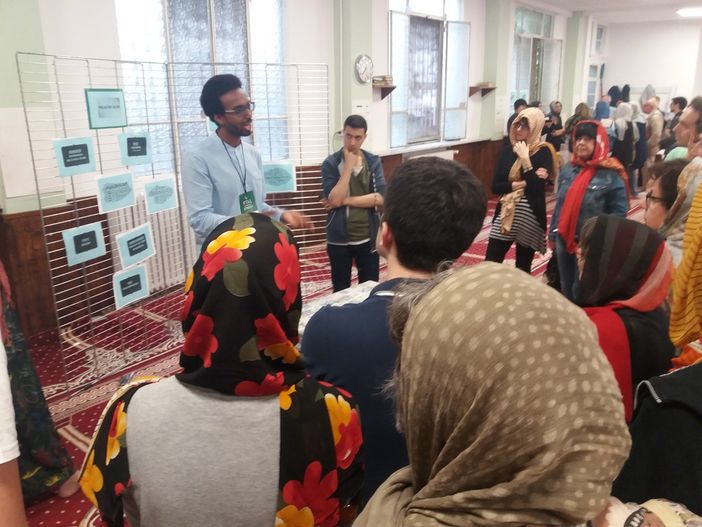 Tutti in moschea e poi cena in piazza: l'abbraccio dei musulmani a San Salvario (FOTO E VIDEO) Tutti in moschea e poi cena in piazza: l'abbraccio dei musulmani a San Salvario (FOTO E VIDEO)