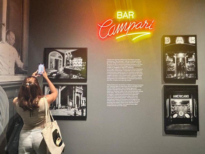 A Camera gli iconici scatti dei fotografi della Magnum nei bar di tutto il mondo A Camera gli iconici scatti dei fotografi della Magnum nei bar di tutto il mondo