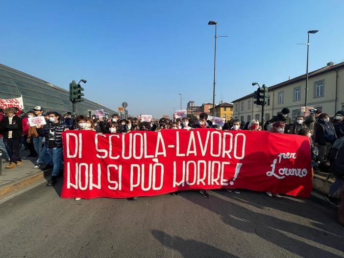 Studenti in corteo: un migliaio contro l’alternanza scuola-lavoro