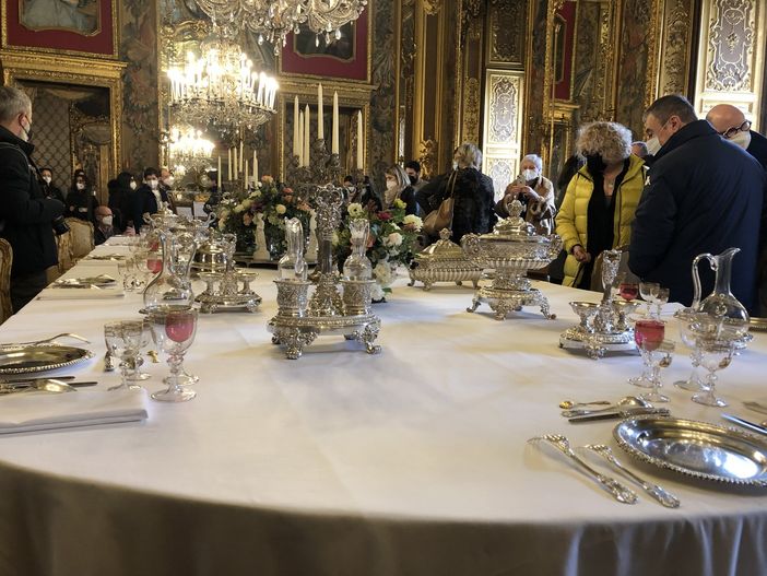 Palazzo Reale "apparecchia tavola" con il servizio d'argento di Re Carlo Alberto [VIDEO E FOTO]