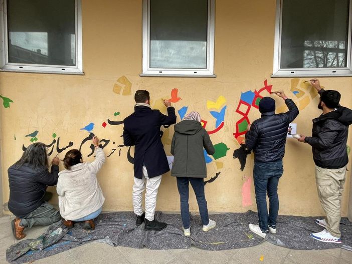 Un tributo all’istruzione per le giovani donne afghane: l’opera degli ArtLords all’ex Cartiera di via Fossano [FOTO E VIDEO]