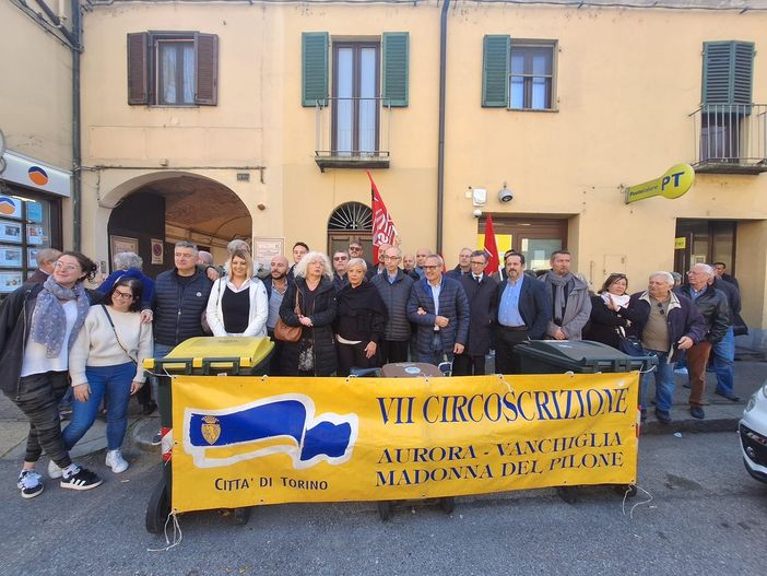 Oltre 600 firme contro la chiusura dell'ufficio postale di corso Casale Oltre 600 firme contro la chiusura dell'ufficio postale di corso Casale