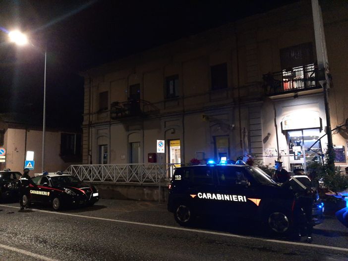 carabinieri fuori dal locale di luserna carabinieri fuori dal locale di luserna