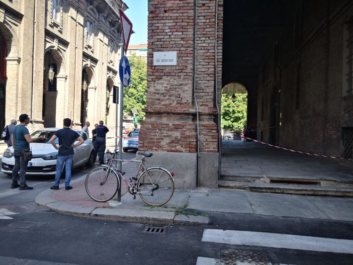 Pacco sospetto sotto le arcate del Polo del '900: artificieri in azione, allarme rientrato[FOTO]