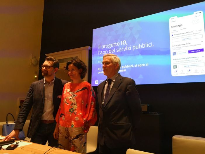 A Torino lo smartphone diventa uno sportello pubblico per multe, pratiche e bollo auto con IO A Torino lo smartphone diventa uno sportello pubblico per multe, pratiche e bollo auto con IO