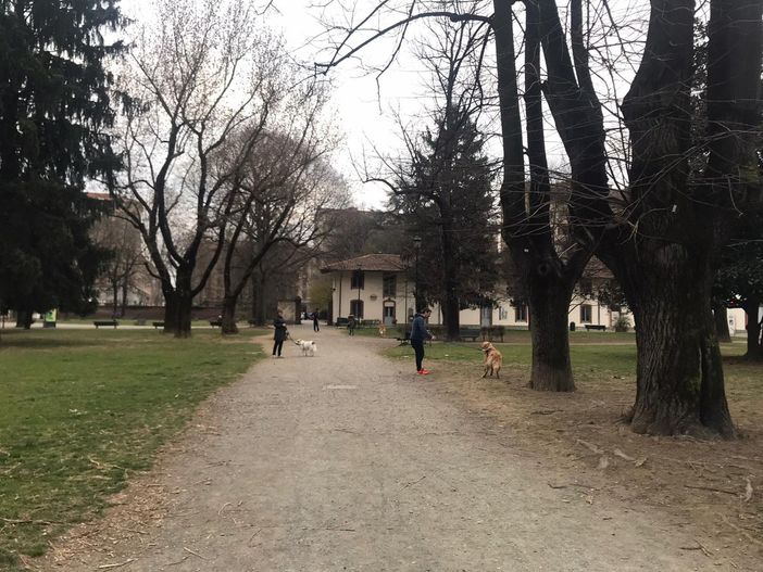 Parchi di Torino, in corso la posa dei cartelli che vietano l'utilizzo delle attrezzature sportive