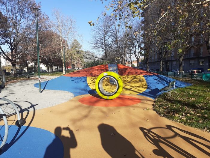 L'area giochi "Nuova Delhi" è tutta nuova: scivoli, altalene e tavoli all'ombra a Santa Rita L'area giochi "Nuova Delhi" è tutta nuova: scivoli, altalene e tavoli all'ombra a Santa Rita