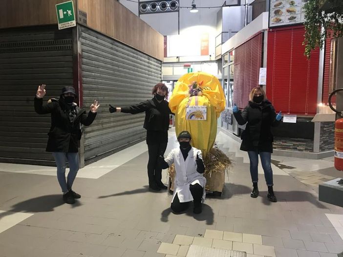 Uova di Pasqua giganti al mercato coperto di Porta Palazzo Uova di Pasqua giganti al mercato coperto di Porta Palazzo