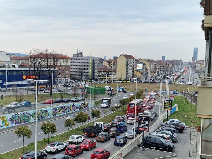 Bimbo di 5 anni investito in piazza Baldissera da un'auto: è in ospedale