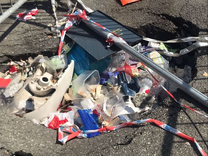 Incuria e maleducazione: come trasformare una buca in una discarica a Torino [VIDEO]