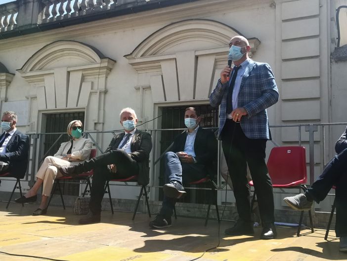 palco politici in piazza Ascari palco politici in piazza Ascari