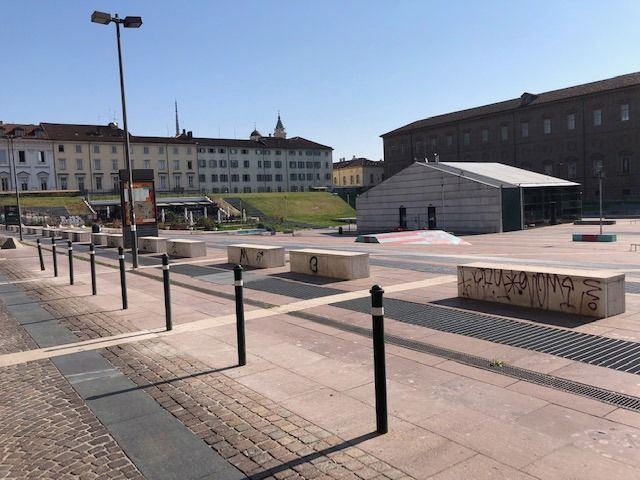 Addio graffiti e degrado in piazzale Valdo Fusi: ok alla riqualificazione. Arrivano telecamere antivandalo