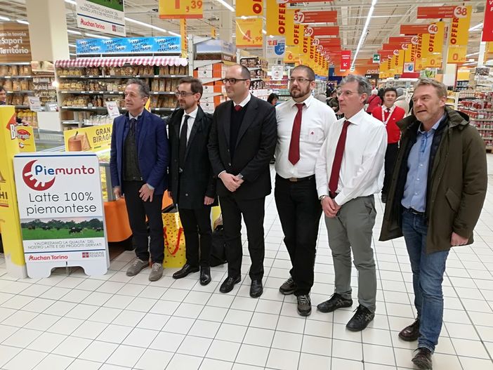 Piemunto, il latte piemontese trova spazio sui banconi dell'ipermercato (FOTO)
