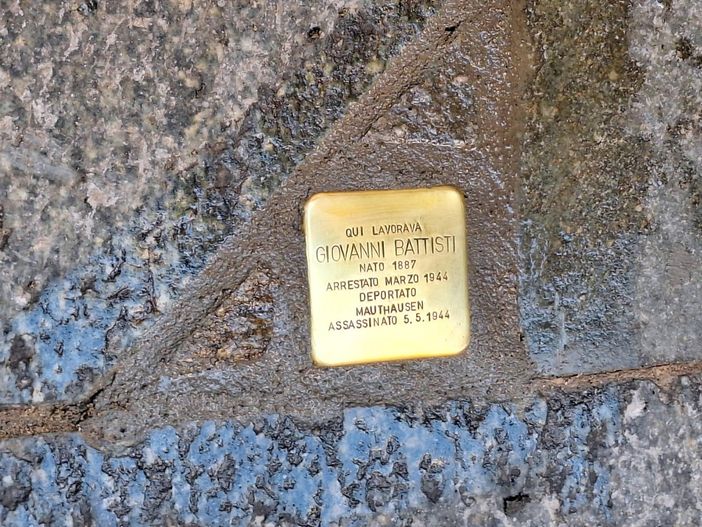 Torino ricorda Giovanni Battisti con una pietra d'inciampo dall'artista Gunter Demnig Torino ricorda Giovanni Battisti con una pietra d'inciampo dall'artista Gunter Demnig