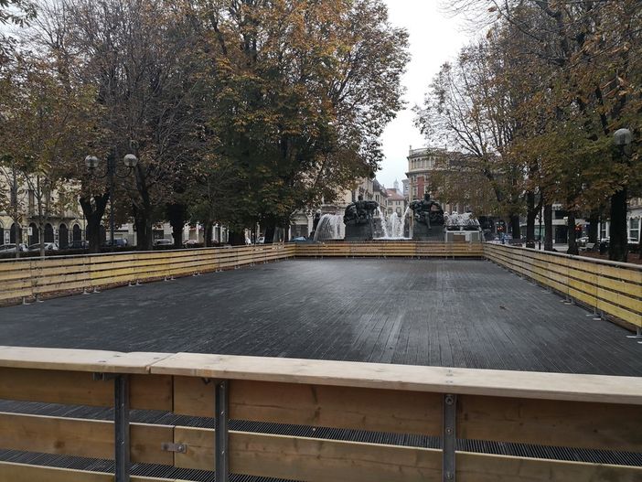 Natale a Torino, slitta l'apertura della pista di pattinaggio di piazza Solferino