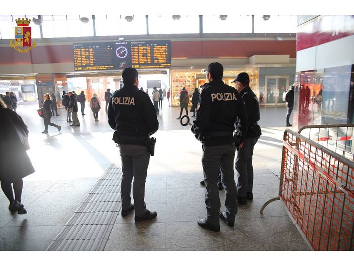 Trofarello, giovane scappa da una comunità e viene ritrovata lungo i binari del treno Trofarello, giovane scappa da una comunità e viene ritrovata lungo i binari del treno