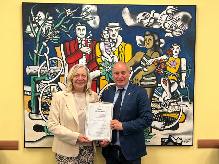 Due persone assieme in posa