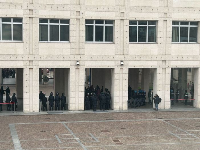 Un clima pesante ha accompagnato la cerimonia di inaugurazione al PoliTo