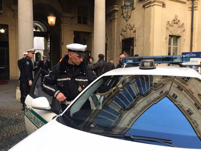 Penne vendute per beneficenza erano una truffa: 4 persone arrestate Penne vendute per beneficenza erano una truffa: 4 persone arrestate