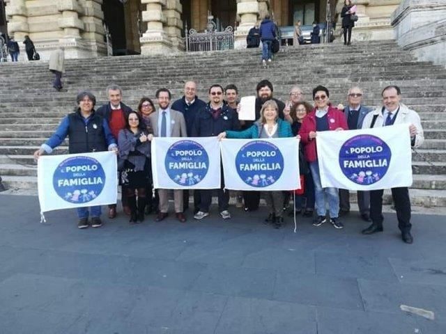 Popolo della famiglia Piemonte, il reddito di maternità ora è proposta di legge Popolo della famiglia Piemonte, il reddito di maternità ora è proposta di legge