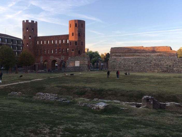 Proiezioni di Città, appuntamento al Parco Archeologico della Porta Palatina Proiezioni di Città, appuntamento al Parco Archeologico della Porta Palatina