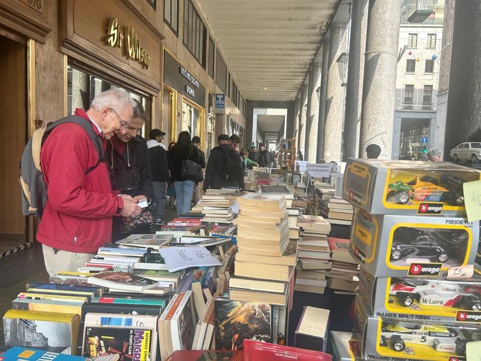 Portici di Carta: torna la libreria all’aperto più grande d’Italia Portici di Carta: torna la libreria all’aperto più grande d’Italia