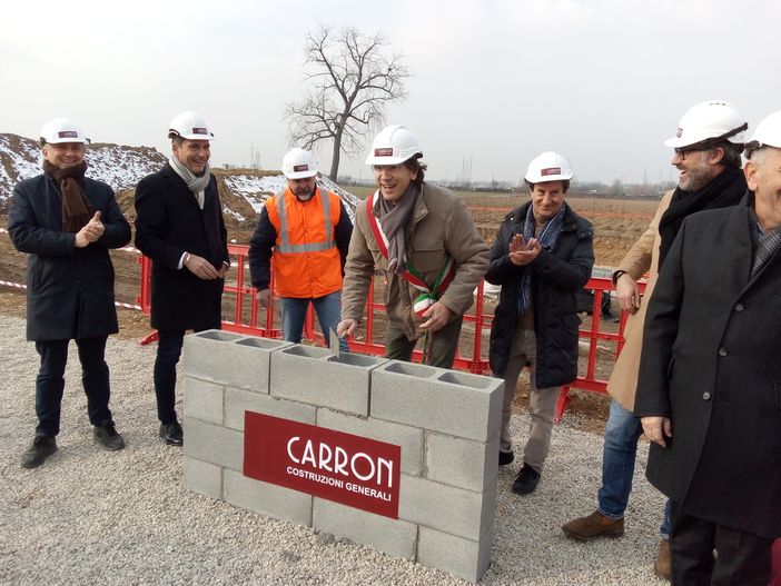 Nichelino, posata in via Debouchè la prima pietra per la nuova Rsa: darà lavoro a un centinaio di persone