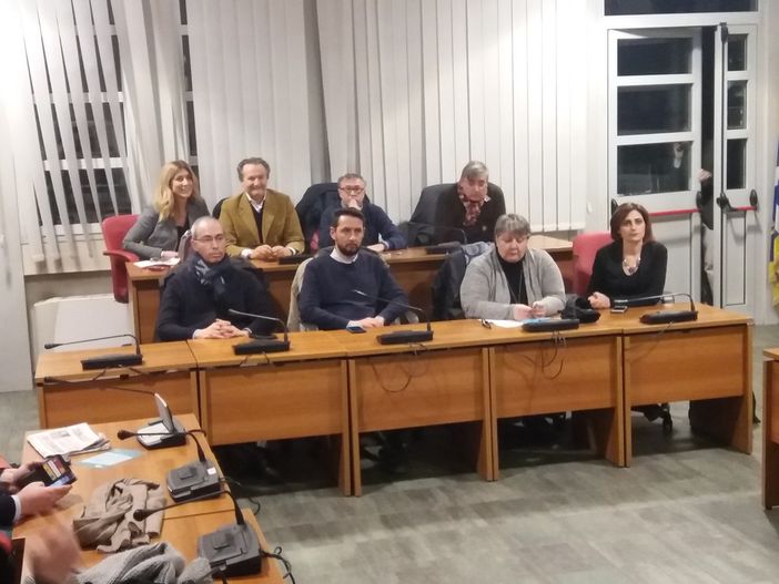 Scontro Comune-Circoscrizioni, presidenti pronti alla lotta: "Se Appendino ci attacca, noi riscriviamo il decentramento" Scontro Comune-Circoscrizioni, presidenti pronti alla lotta: "Se Appendino ci attacca, noi riscriviamo il decentramento"