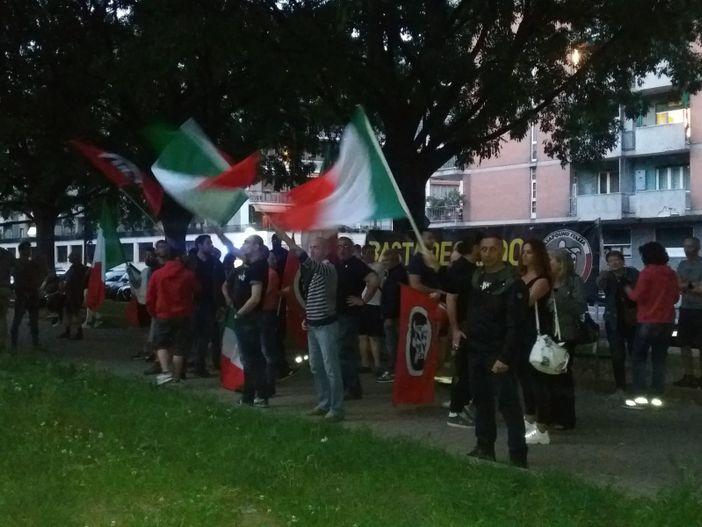 CasaPound in corso Cosenza contro i nomadi, la replica antifascista: "Organizziamo doposcuola per i figli" (FOTO) CasaPound in corso Cosenza contro i nomadi, la replica antifascista: "Organizziamo doposcuola per i figli" (FOTO)