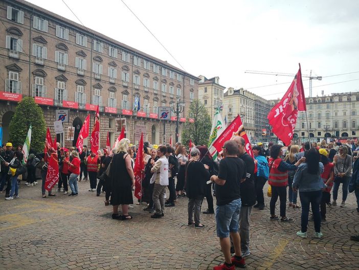 Immagine dei passati presidi per la vertenza Manital Idea