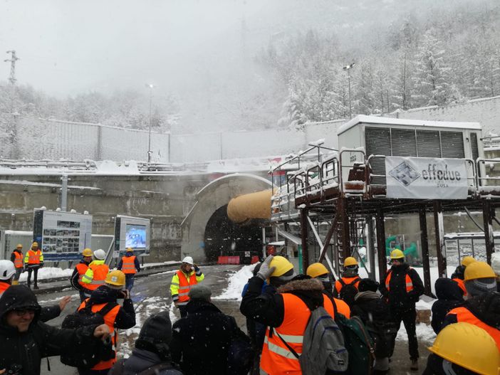 Tav, Salvini è arrivato a Chiomonte: scontri tra la polizia e manifestanti Tav, Salvini è arrivato a Chiomonte: scontri tra la polizia e manifestanti