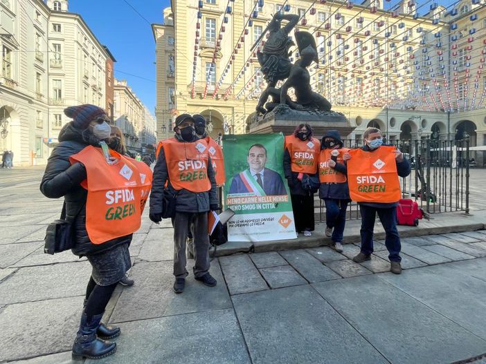Animalisti a Lo Russo: &quot;Un giorno alla settimana senza carne nelle mense scolastiche&quot;