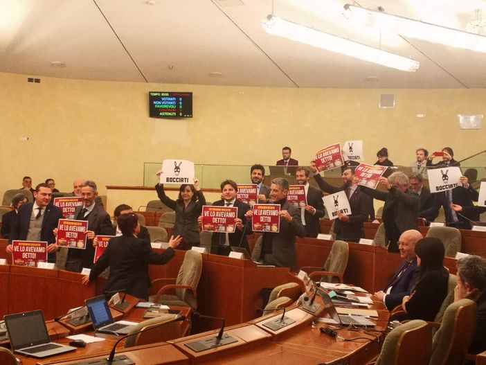 Referendum elettorale, opposizione protesta a Palazzo Lascaris: "Maggioranza bocciata" Referendum elettorale, opposizione protesta a Palazzo Lascaris: "Maggioranza bocciata"