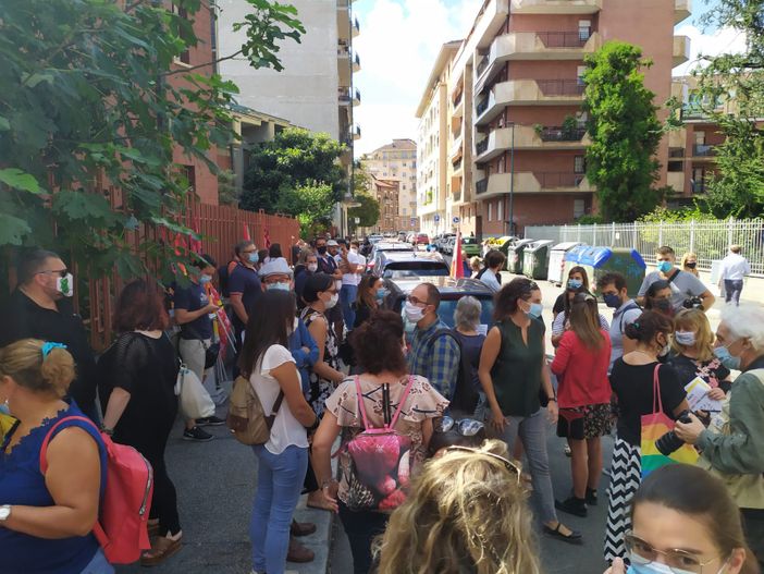 Graduatorie, sicurezza sanitaria, trasporti: l'allarme dei sindacati di base sulla scuola