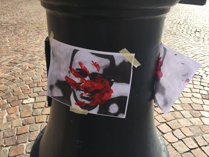 Protesta degli studenti: bruciati i manichini di Di Maio e Salvini