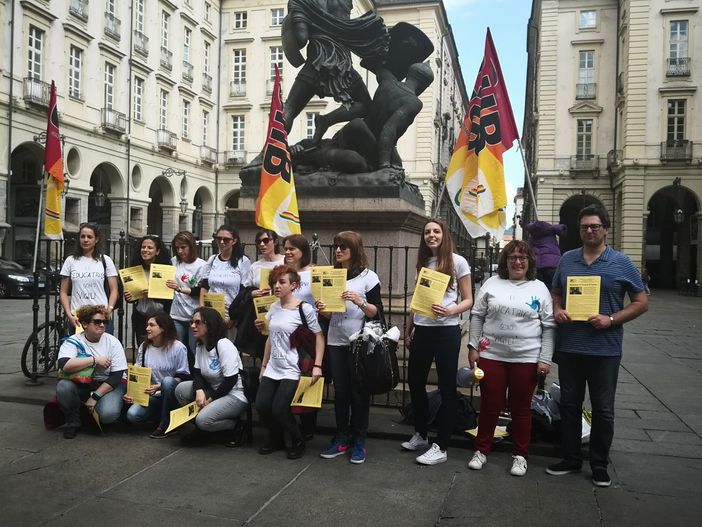 Presidio delle educatrici davanti al Comune di Torino: &quot;Vogliamo la stabilizzazione dei precari, pronte allo sciopero&quot;