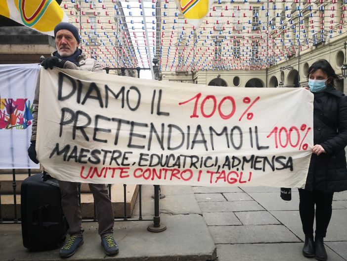 Manifestazione davanti al Comune di Torino