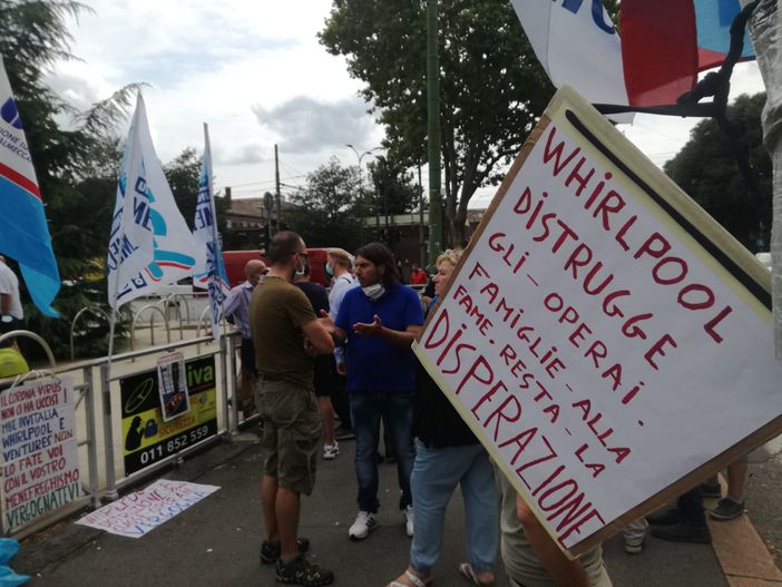 Embraco, la disperazione dei lavoratori di fronte al fallimento: &quot;Non abbiamo più nemmeno la speranza&quot; [VIDEO]