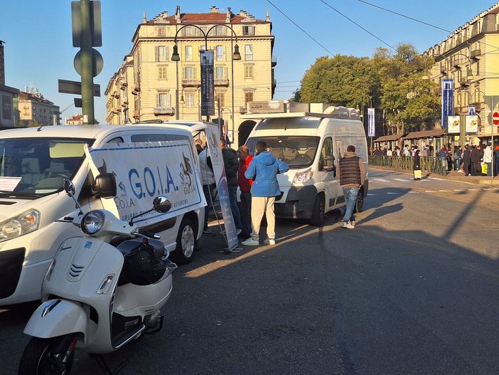 Gli ambulanti scendono in piazza contro il governo: "Vogliamo un tavolo di confronto"
