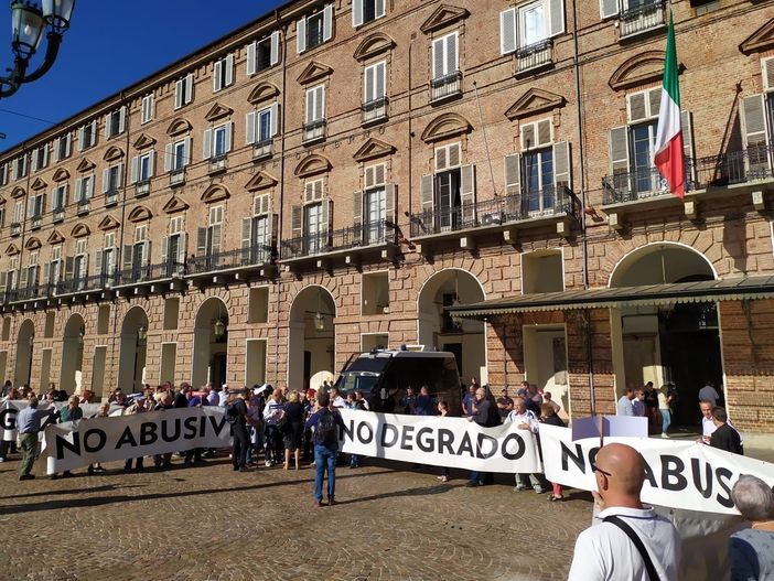 La rabbia dei &quot;no suk&quot; arriva davanti alla Prefettura