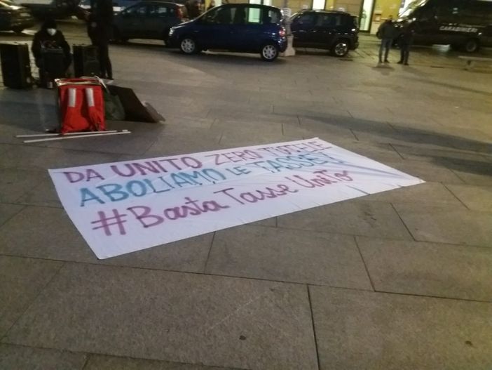 Universitari in piazza contro la seconda rata: "Mancano soldi, non riusciamo a finire gli studi" (FOTO)