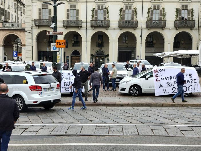 protesta taxisti torinesi