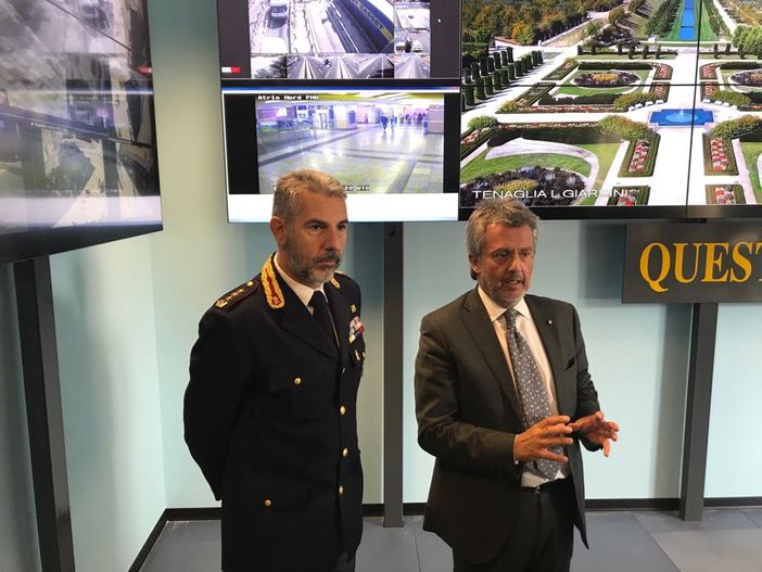 Il Questore inaugura nuova sala operativa, 3 mila telecamere su Torino e Venaria (fotogallery) Il Questore inaugura nuova sala operativa, 3 mila telecamere su Torino e Venaria (fotogallery)