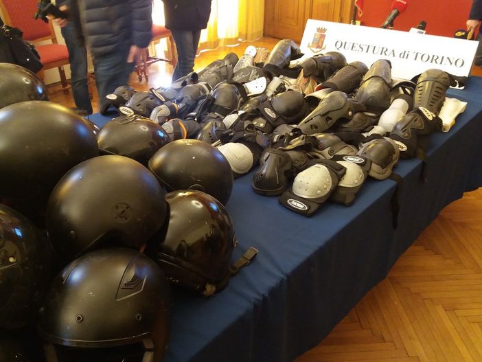 Caschi e parastinchi nell'Asilo degli anarchici. Il questore: &quot;Non sappiamo di altre possibili occupazioni&quot;