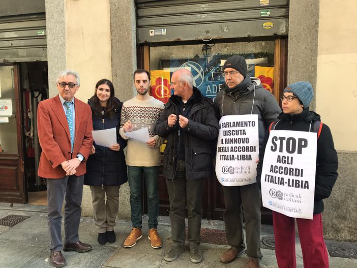 Radicali, flash mob contro il Decreto Sicurezza: “Diamo voce alle perplessità del presidente Mattarella”